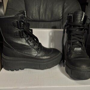 Like New- Sorel Caribou X Waterproof Leather Boot